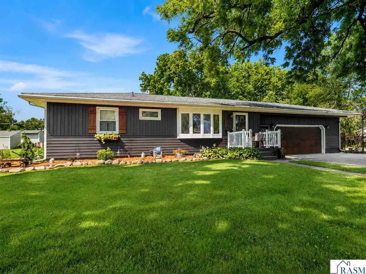 313 SE 1st Street, Madelia, MN 56062 - #1