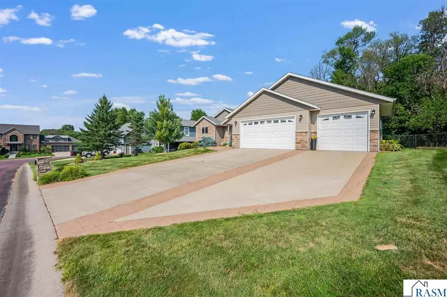 105 Hidden Oaks Circle, Mankato, MN 56001 - #2