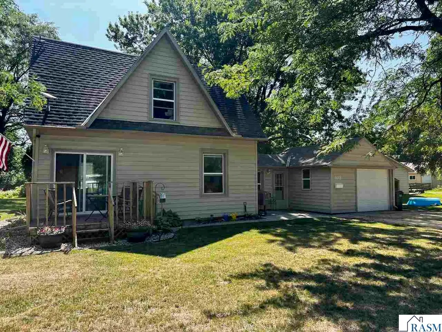 102 W College Avenue, Saint Peter, MN 56082 - #2