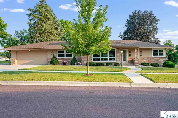 404 E 4th Street, Blue Earth, MN 56013