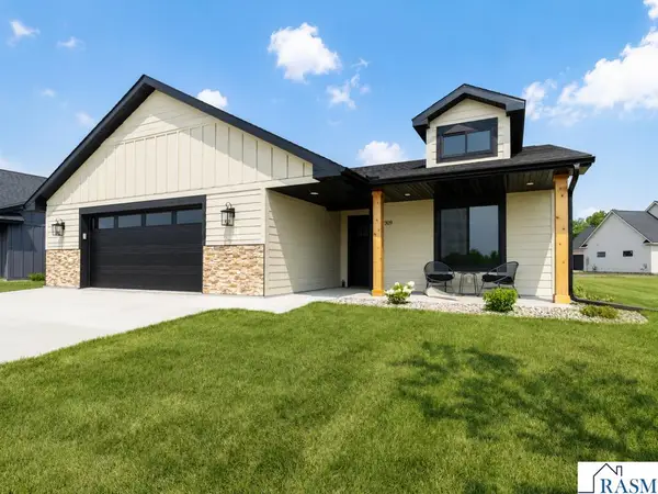 309 Pinehurst Drive, Mankato, MN 56001