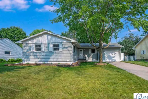 129 Marabou Drive, Mankato, MN 56001