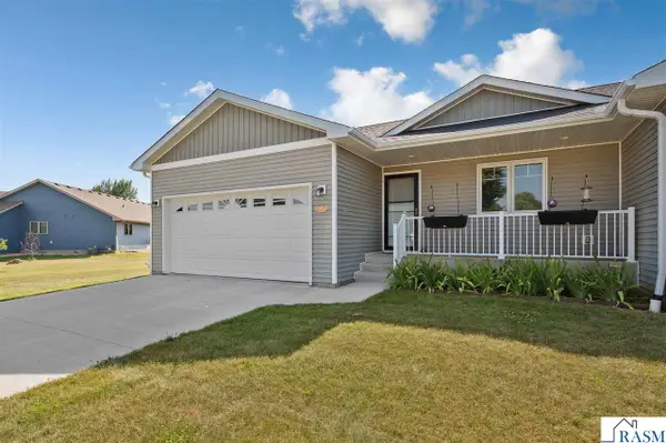 611 Mari-Dean Boulevard, Lake Crystal, MN 56055