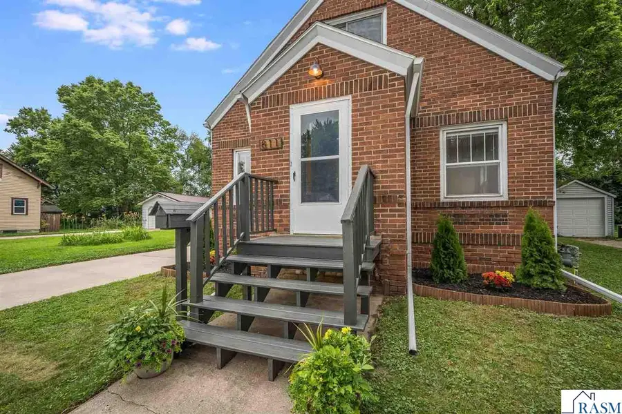 811 South Avenue, North Mankato, MN 56003 - #2