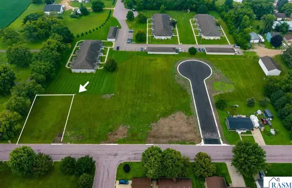 137 SE Flanders Avenue, Madelia, MN 56062