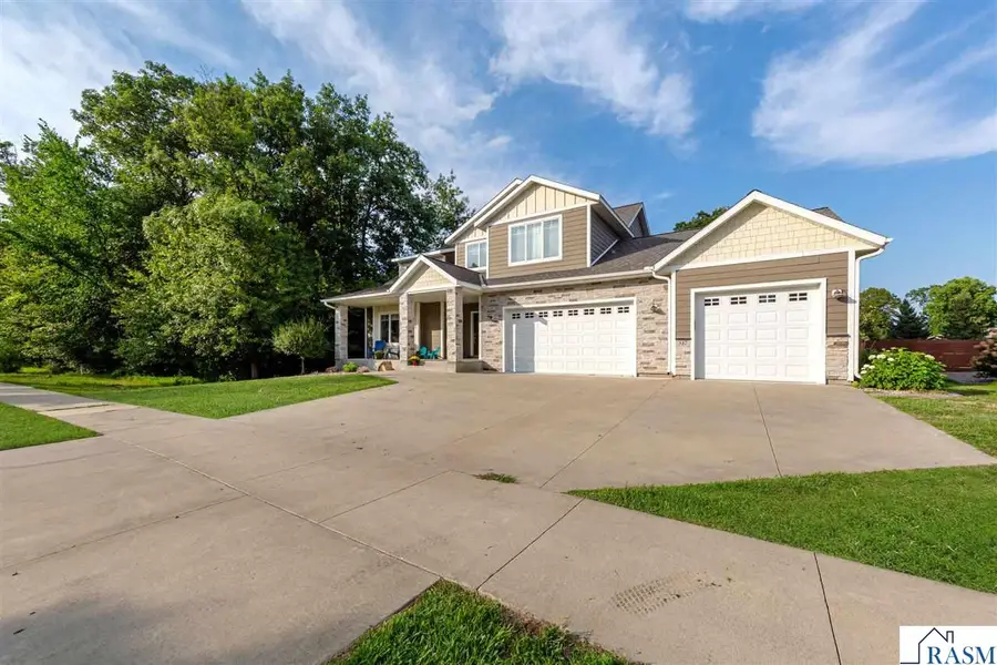 317 Oak Marsh Drive, Mankato, MN 56001 - #2