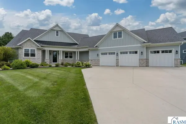 1005 Applewood Court, Mankato, MN 56001