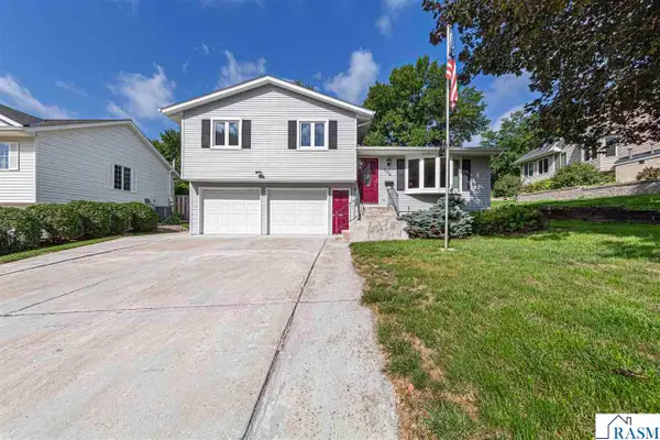 606 N 9th St, St. Peter, MN 56082