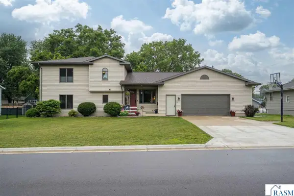 120 N Belmont Drive, Mankato, MN 56001