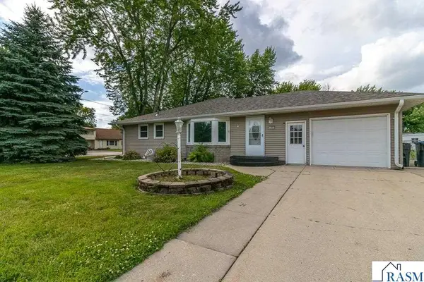 100 Meadow Lane, Mankato, MN 56001