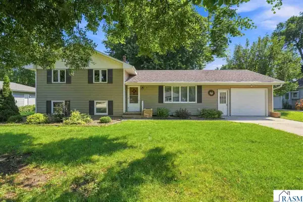 807 N Renville, Winthrop, MN 55396