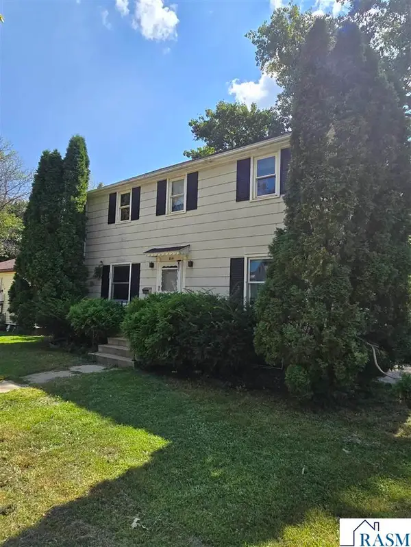 814 S 4th Avenue, St. James, MN 56081