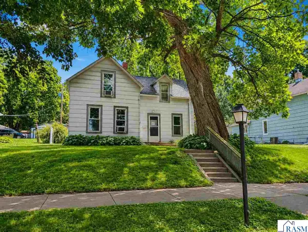 1017 N 6th Street, Mankato, MN 56001