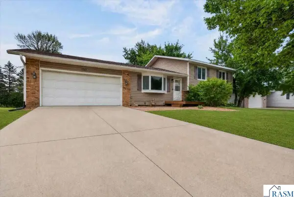 2575 Lamada Place, Owatonna, MN 55060