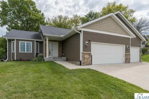 101 Skylark Drive, Mankato, MN 56001