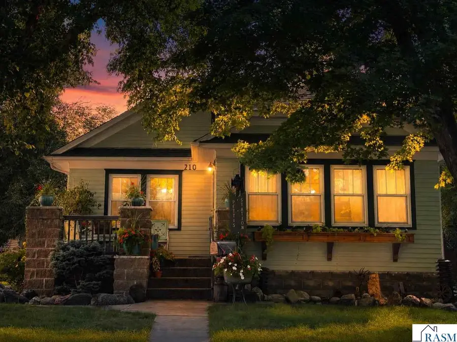 210 W Elm Street, Saint Peter, MN 56082 - #2