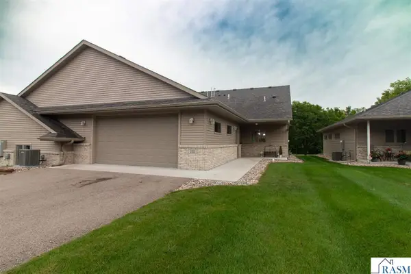 215 Parkway Place, Mankato, MN 56001