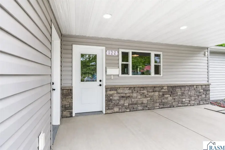 122 SW Cox Avenue, Madelia, MN 56062 - #3