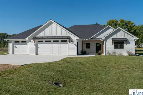 1720 High Tail Lane, Mankato, MN 56001