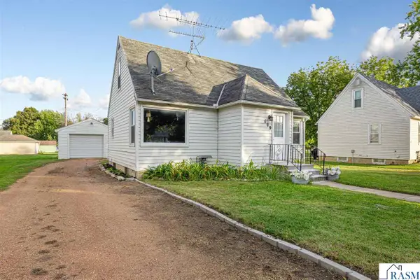 409 S 5th Street, Le Sueur, MN 56058