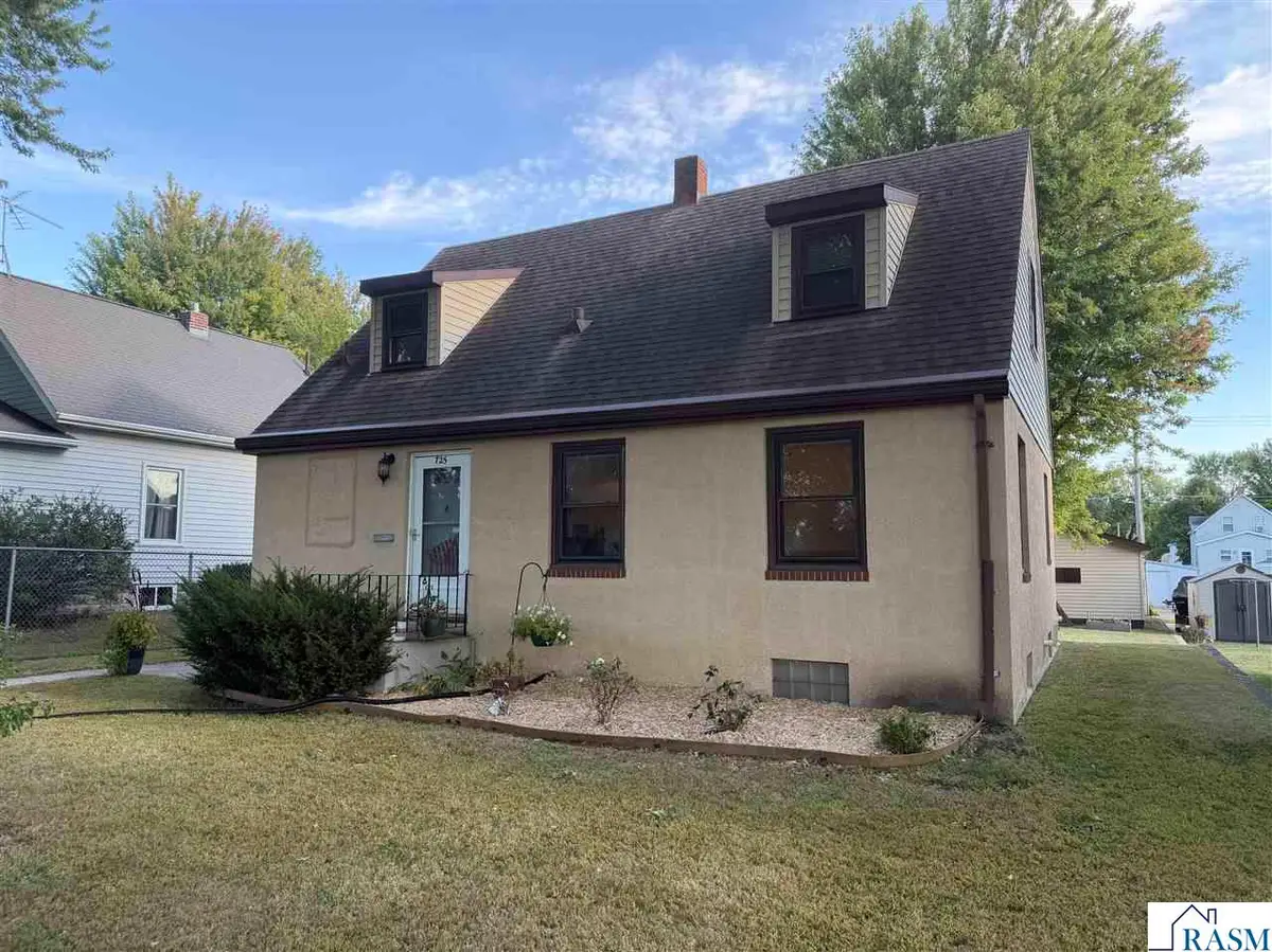 725 SW Walnut Street, Sleepy Eye, MN 56085 - #1