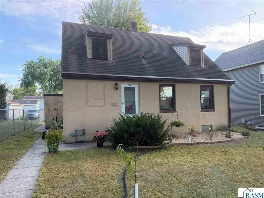 725 SW Walnut Street, Sleepy Eye, MN 56085 - #2
