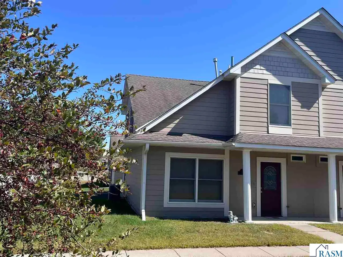 1824 Haralson Crt, Saint Peter, MN 56082 - #1