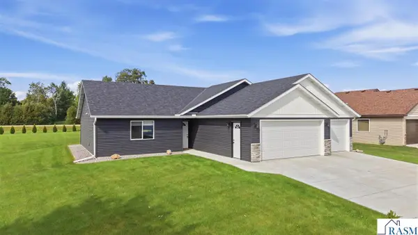 1554 NE Gray Fox Drive, Owatonna, MN 55060