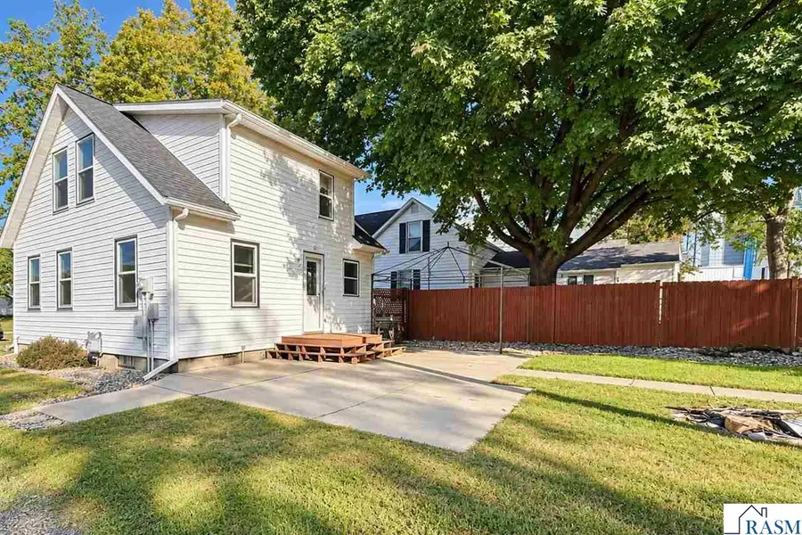 113 NE 3rd Avenue, Sleepy Eye, MN 56085 - #2