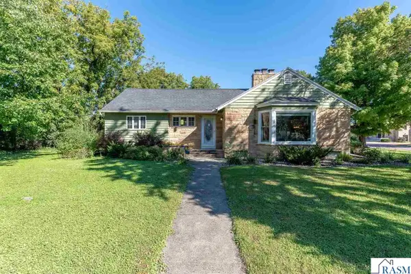 31 E Lake Avenue, Minnesota Lake, MN 56068