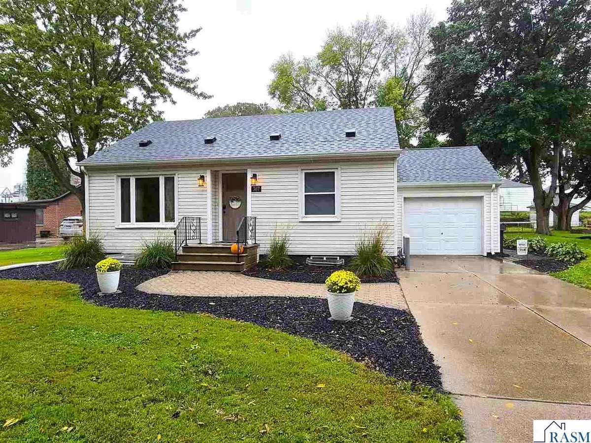 307 NE Rice Street, Sleepy Eye, MN 56085 - #1