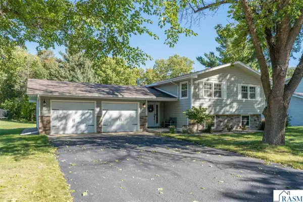 204 Viking Drive, Mankato, MN 56001