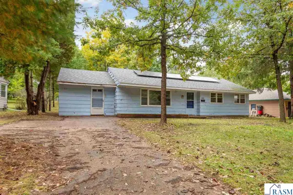 825 Lower Johnson Circle, St. Peter, MN 56082