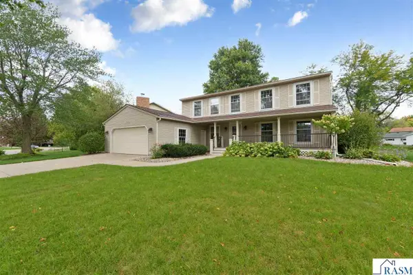 1029 Oak Terrace Drive, North Mankato, MN 56003-3424