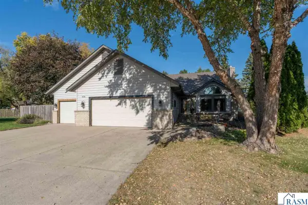104 Wadsworth Drive, Mankato, MN 56001