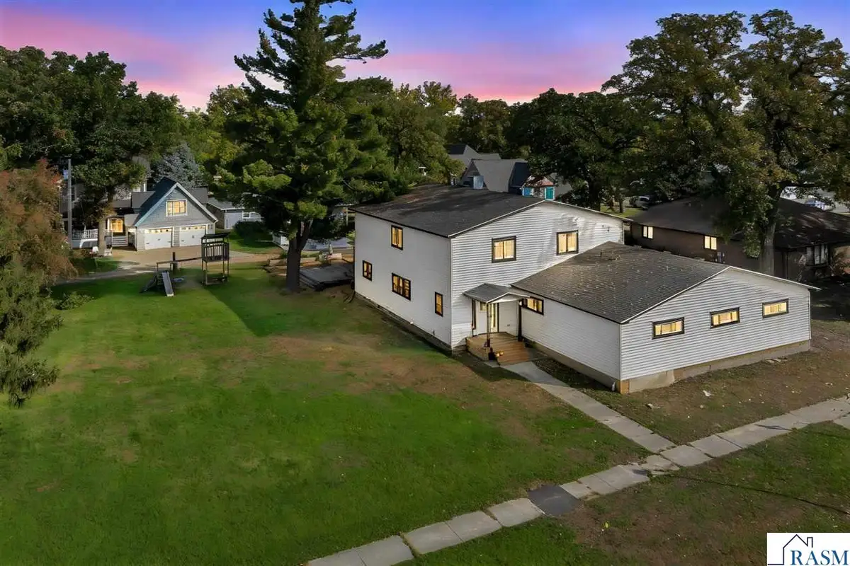 218 W 6th Street, Blue Earth, MN 56013 - #1