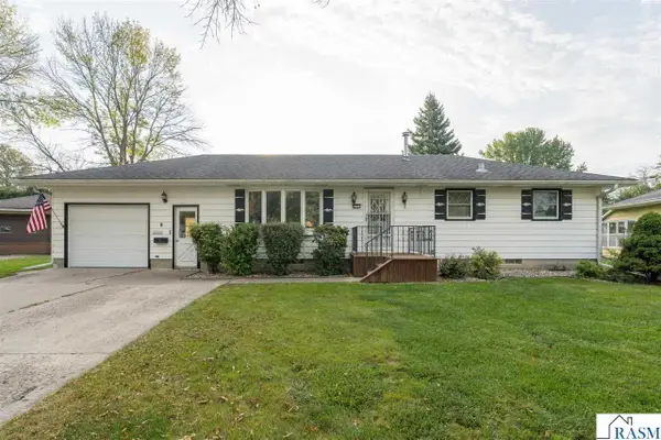 125 N Manitou Drive, Mankato, MN 56001-3517