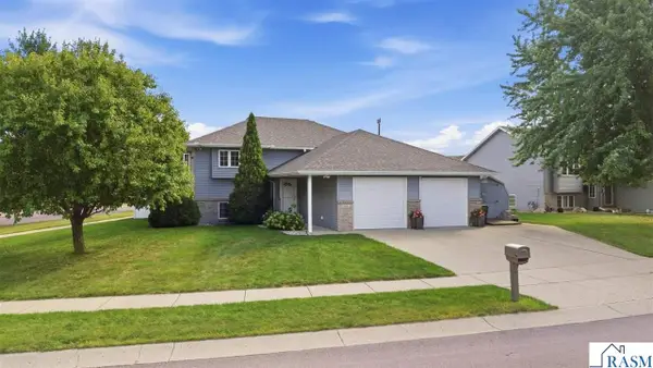653 Grayhawk Drive, Mankato, MN 56001