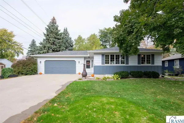 2208 Marwood Drive, Mankato, MN 56001