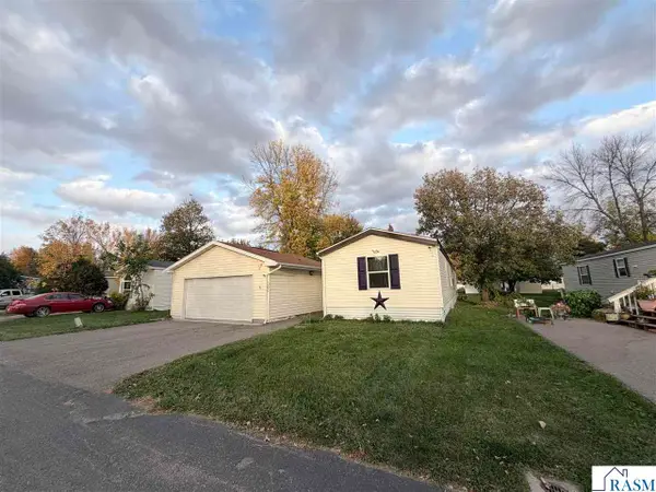 305 E Mozart Avenue, Mankato, MN 56001