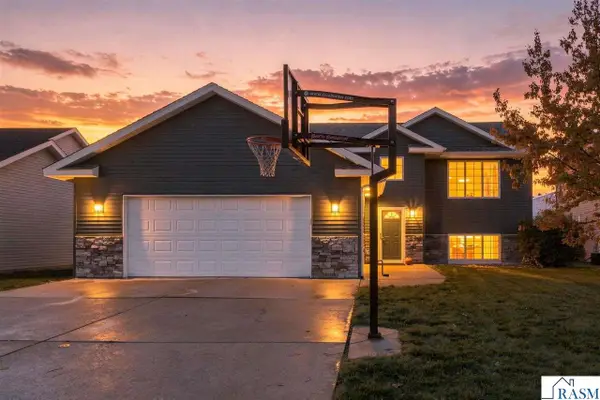 121 Pinehurst Drive, Mankato, MN 56001