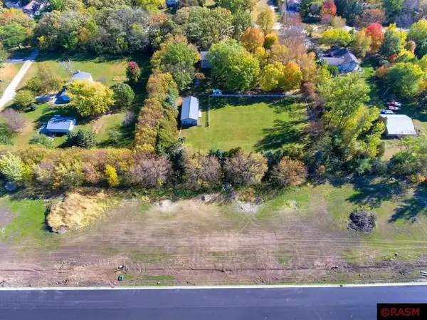 2195 NE MAPLE LEAF Lane, Owatonna, MN 55060