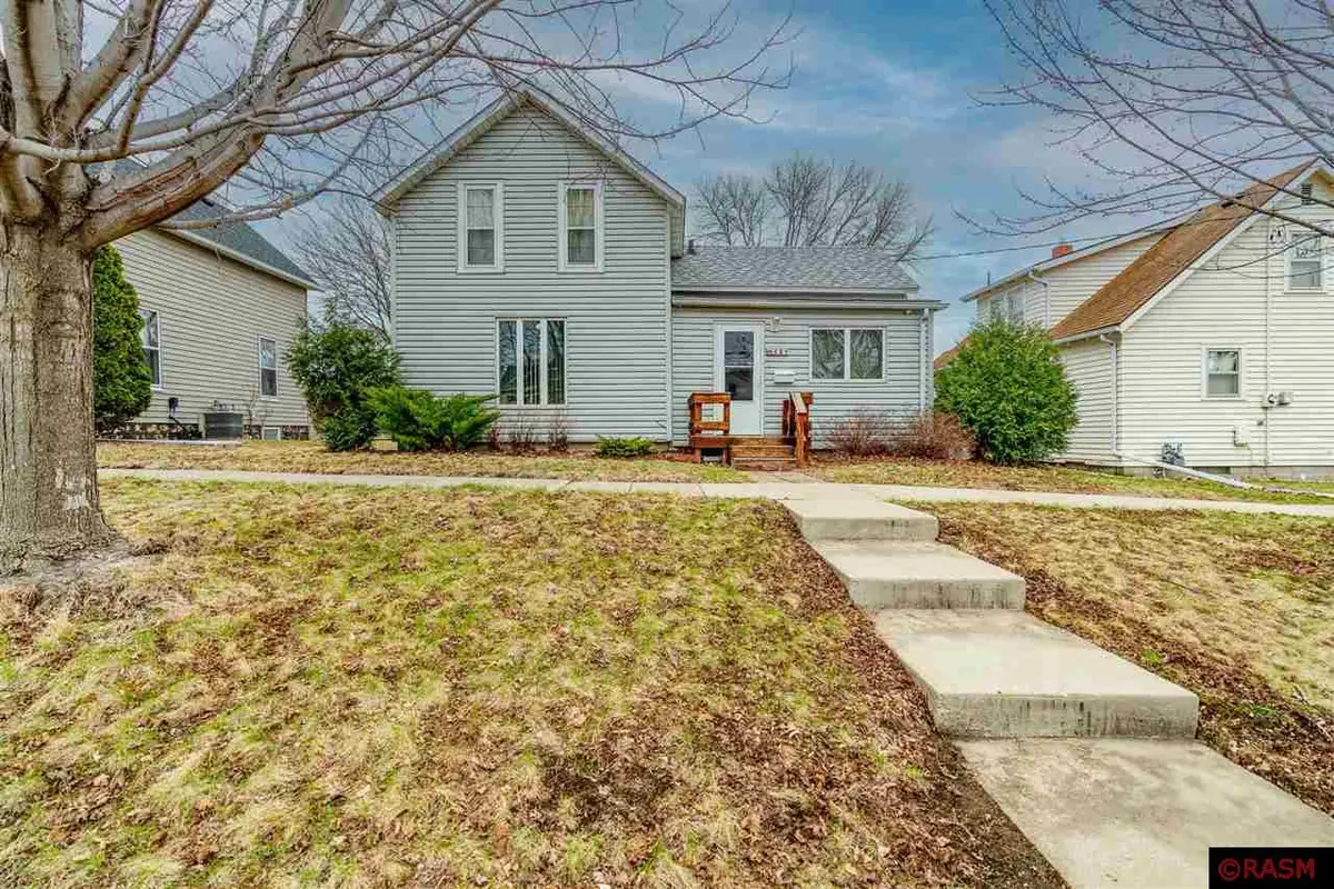 421 S Moore Street, Blue Earth, MN 56013 - #1