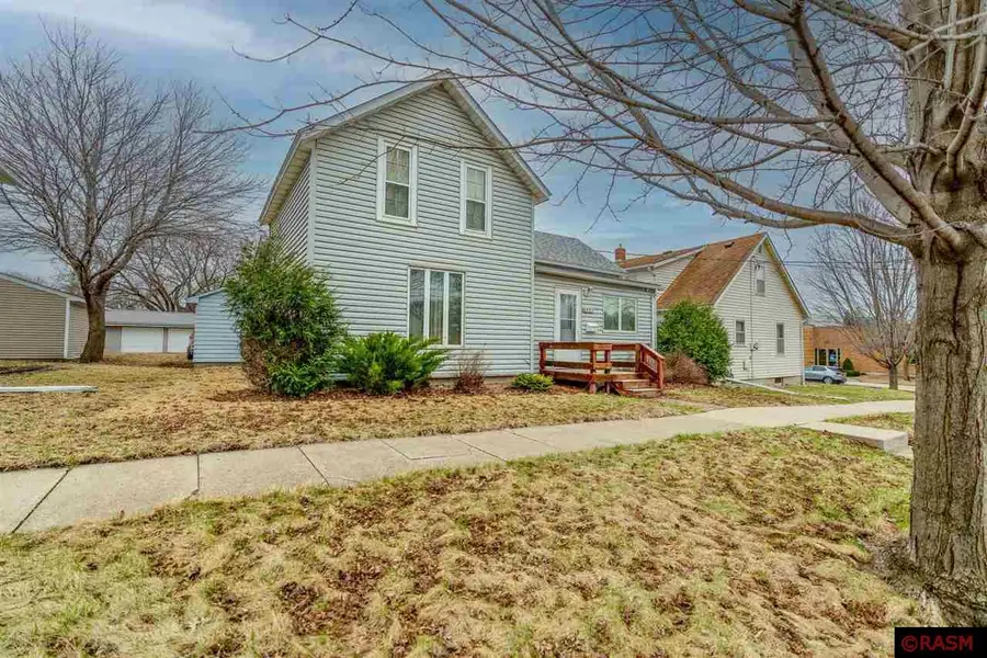 421 S Moore Street, Blue Earth, MN 56013 - #2