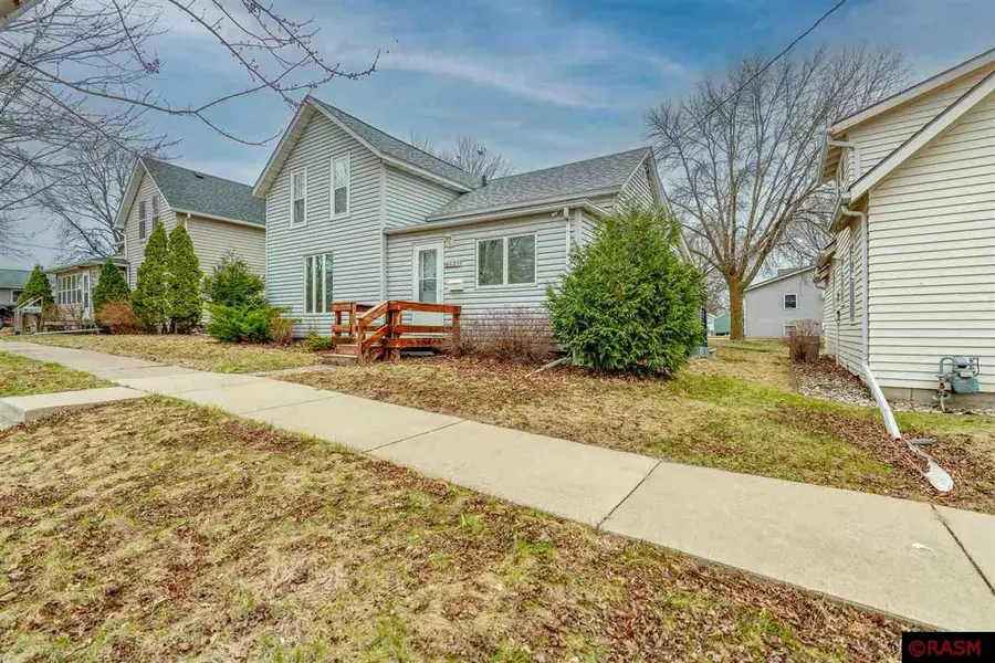421 S Moore Street, Blue Earth, MN 56013 - #3