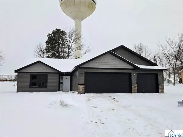 630 Cedar Ridge Avenue, Le Center, MN 56057