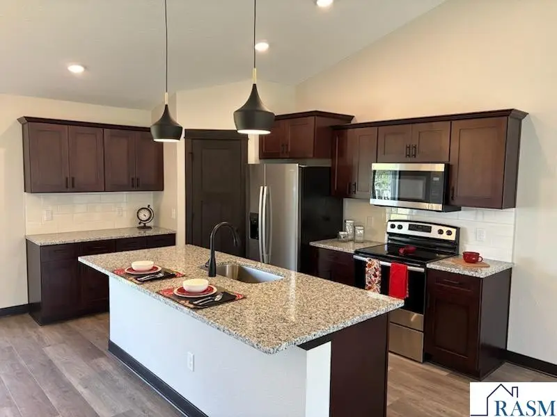 630 Cedar Ridge Avenue, Le Center, MN 56057 - Image #2