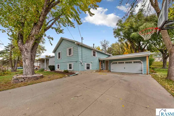 316 Stoltzman Road, Mankato, MN 56001