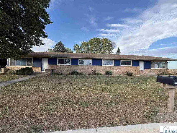 400 E North Street, Waldorf, MN 56091