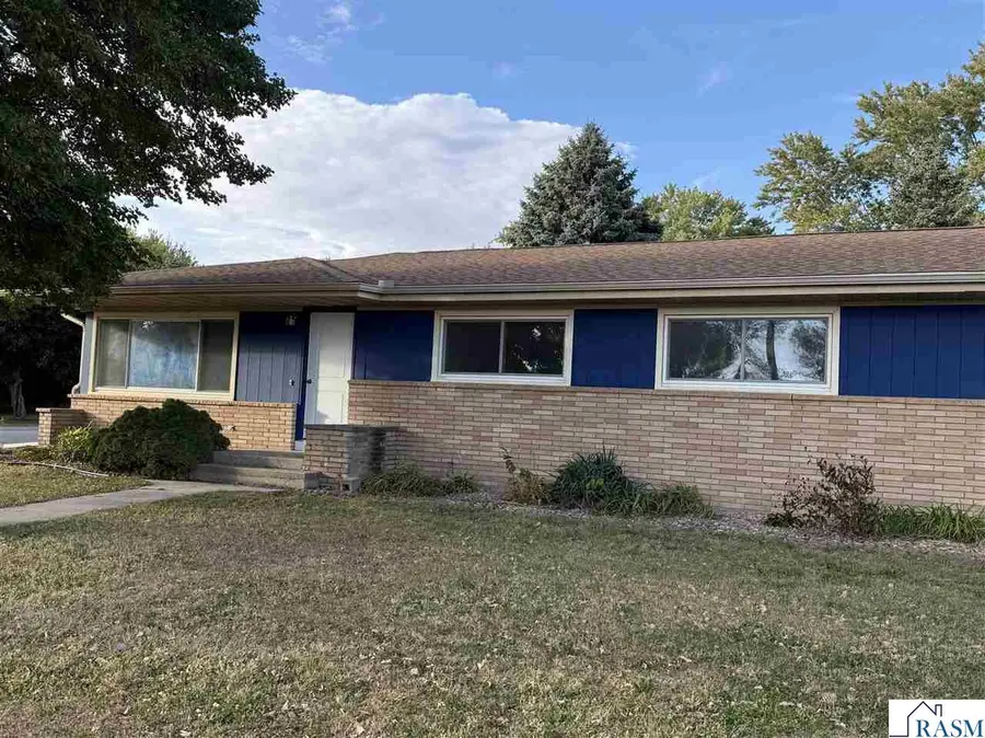 400 E North Street, Waldorf, MN 56091 - Image #2